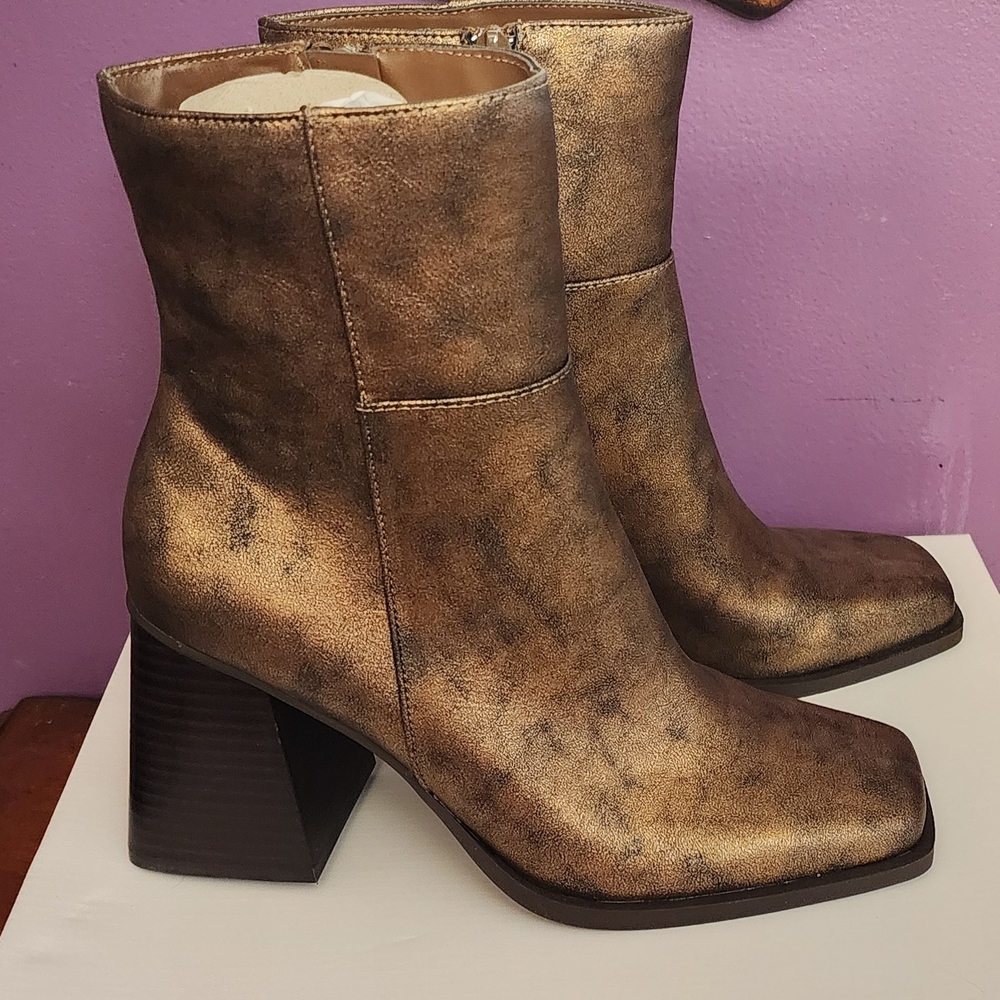 Wonderly Metallic Bronze Heeled Boots